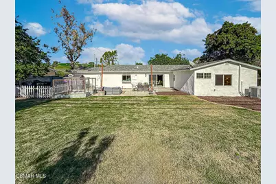 176 W Gainsborough Road, Thousand Oaks, CA 91360 - Photo 24