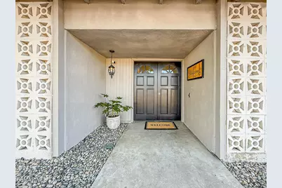 176 W Gainsborough Road, Thousand Oaks, CA 91360 - Photo 2