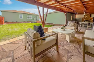 8419 Vicksburg Ave, Los Angeles, CA 90045 - Photo 36