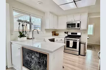 323 Sprucewood Avenue, Oak Park, CA 91377 - Photo 10