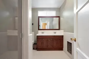 1524 W Riverside Dr, Burbank, CA 91506 - Photo 30