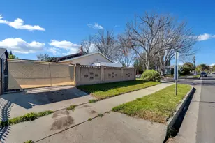 22726 Marlin Pl, West Hills, CA 91307 - Photo 22
