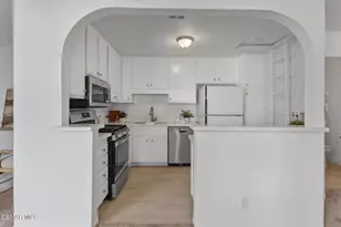 11939 Weddington St, Valley Village, CA 91607 - Photo 6