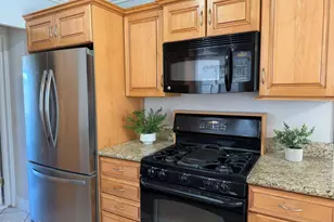 400 Frances St, Ventura, CA 93003 - Photo 12