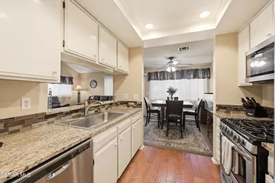 1995 E Covington Avenue, Simi Valley, CA 93065 - Photo 14