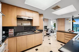 10490 Wilshire Blvd, Los Angeles, CA 90024 - Photo 22