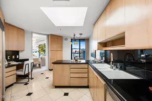 10490 Wilshire Blvd, Los Angeles, CA 90024 - Photo 24