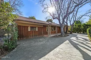 15902 Gault St, Lake Balboa, CA 91406 - Photo 2