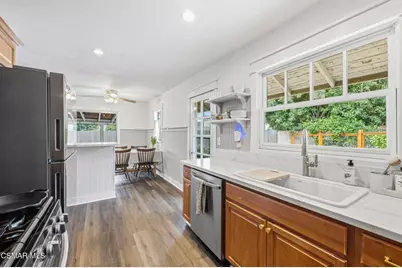 8143 Lasaine Avenue, Northridge, CA 91325 - Photo 14