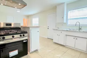 6334 Caroline Ave, Simi Valley, CA 93063 - Photo 10