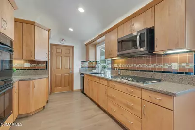 860 Yorkshire Avenue, Thousand Oaks, CA 91360 - Photo 6