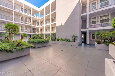 10878 Bloomfield Street #107, Toluca Lake, CA 91602 - Photo 32
