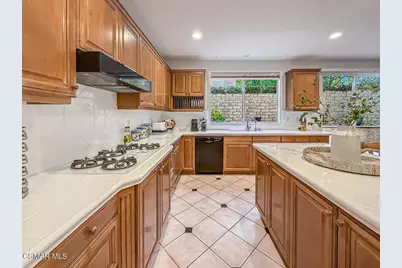 290 Culview Court, Simi Valley, CA 93065 - Photo 10