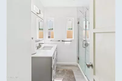 831 N Beachwood Drive, Burbank, CA 91506 - Photo 12