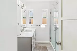 831 N Beachwood Dr, Burbank, CA 91506 - Photo 12