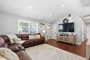 1104 Cavalier Ave, Simi Valley, CA 93065 - Photo 6