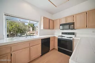 668 Oak Run Trail, Oak Park, CA 91377 - Photo 4