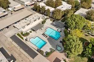 22050 Calvert St, Woodland Hills, CA 91367 - Photo 28