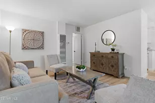 22050 Calvert St, Woodland Hills, CA 91367 - Photo 4