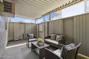 22050 Calvert St, Woodland Hills, CA 91367 - Photo 12