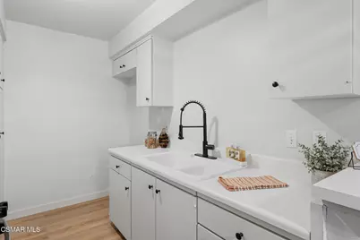 22050 Calvert Street #10, Woodland Hills, CA 91367 - Photo 10