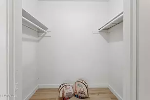 22050 Calvert St, Woodland Hills, CA 91367 - Photo 16