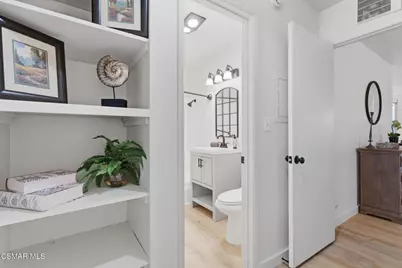 22050 Calvert Street #10, Woodland Hills, CA 91367 - Photo 20