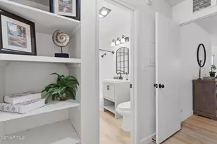 22050 Calvert St, Woodland Hills, CA 91367 - Photo 20