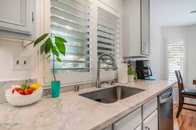 2040 Freesia Avenue, Simi Valley, CA 93063 - Photo 6