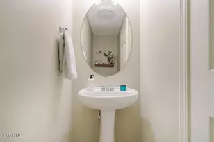 2040 Freesia Ave, Simi Valley, CA 93063 - Photo 20