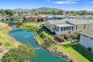 114 Poinsettia Gardens Dr, Ventura, CA 93004 - Photo 2