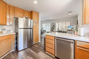 2037 Freesia Ave, Simi Valley, CA 93063 - Photo 12