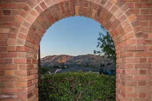 975 Loma Vista Pl, Santa Paula, CA 93060 - Photo 2