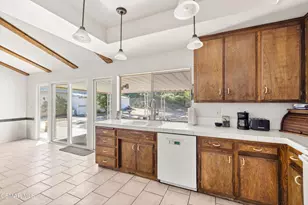 884 Bennett St, Simi Valley, CA 93065 - Photo 10