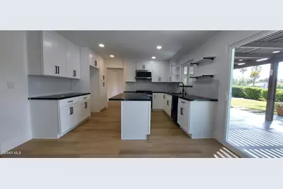 22 Van Dyke Street, Thousand Oaks, CA 91360 - Photo 10