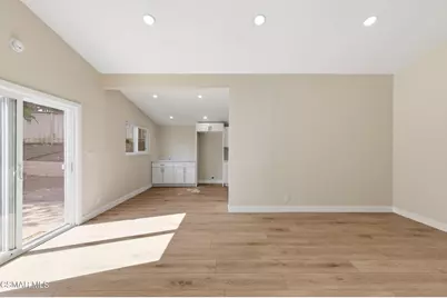 886 Yorkshire Avenue, Thousand Oaks, CA 91360 - Photo 8