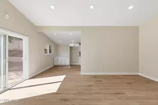 886 Yorkshire Ave, Thousand Oaks, CA 91360 - Photo 8