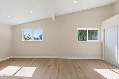 886 Yorkshire Avenue, Thousand Oaks, CA 91360 - Photo 22