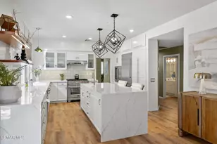 24587 Lola Ln, Newhall, CA 91321 - Photo 16