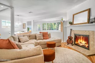 4717 Santa Lucia Dr, Woodland Hills, CA 91364 - Photo 16