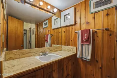 558 E Hemlock Street, Oxnard, CA 93033 - Photo 16