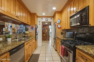 558 E Hemlock St, Oxnard, CA 93033 - Photo 2