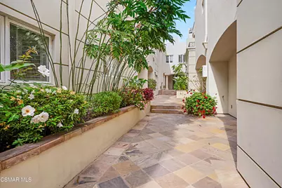 1217 Yale Street #103, Santa Monica, CA 90404 - Photo 2