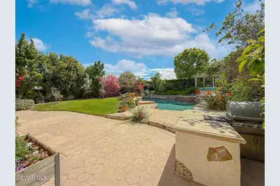388 Via Cresta, Newbury Park, CA 91320 - Photo 2