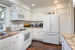 1541 Eucalyptus Cir, Thousand Oaks, CA 91360 - Photo 8