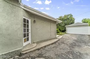 6026 Greenbush Ave, Van Nuys, CA 91401 - Photo 32