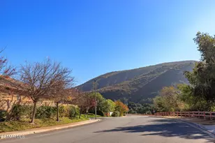 2594 Oak Valley Ln, Thousand Oaks, CA 91362 - Photo 32