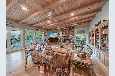 24525 Desert Avenue, Newhall, CA 91321 - Photo 20