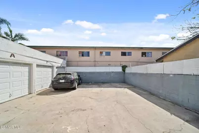 9206 Hoover Street, Los Angeles, CA 90044 - Photo 12