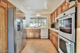 5260 Edgeware Dr, Calabasas, CA 91301 - Photo 14